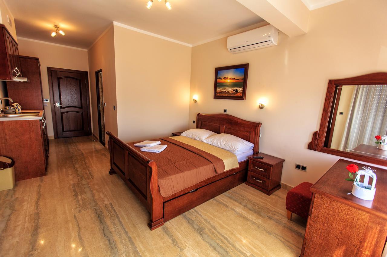 Compass Aparthotel Dobra Voda Exterior photo